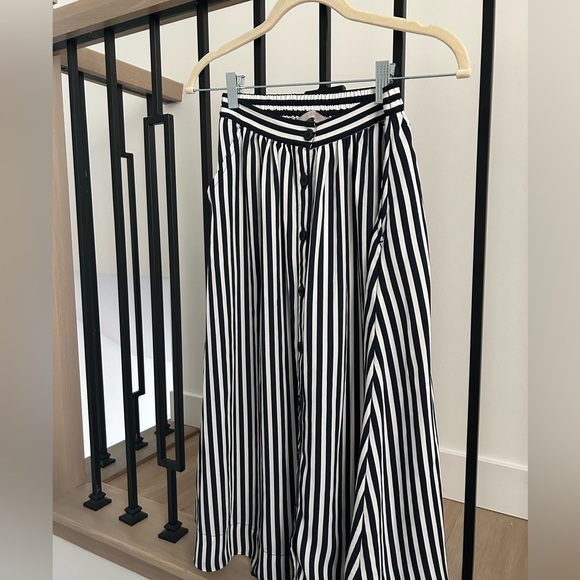 H&M a line skirt - Picture 2 of 3